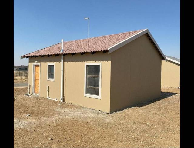 2 BEDROOM HOUSE FOR SALE IN BLOEMSPRUIT